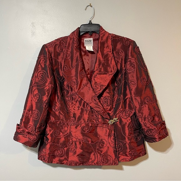 R&M Richards Jackets & Blazers - R&M Richards Vintage jacket blazer size 16 wine ruby clasp gold satin Elegant